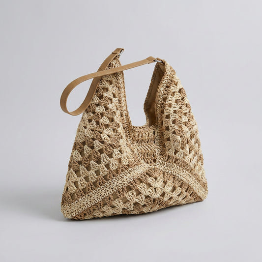 Blana | Tote Bag - Plus size model