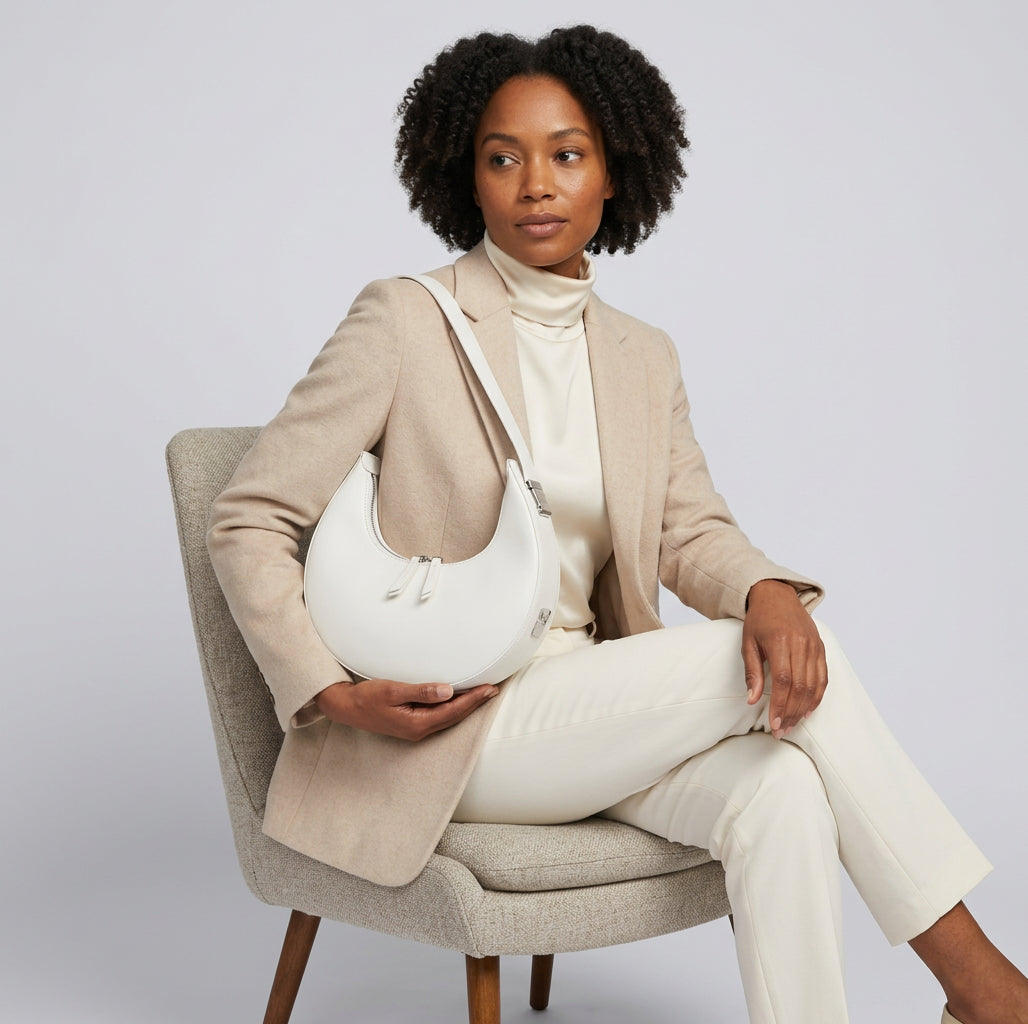 Mona | Shoulder Bag - Plus size model