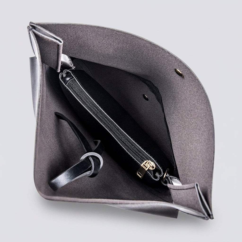 Lune | Crossbody Bag - Plus size model