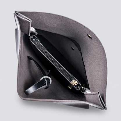 Lune | Crossbody Bag - Plus size model