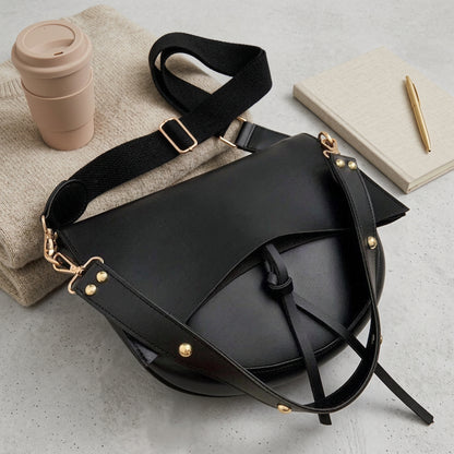 Lune | Crossbody Bag - Plus size model