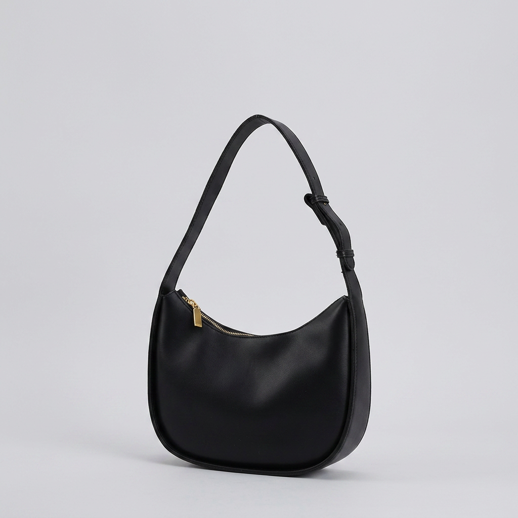 Viora | Shoulder Bag - Plus size model