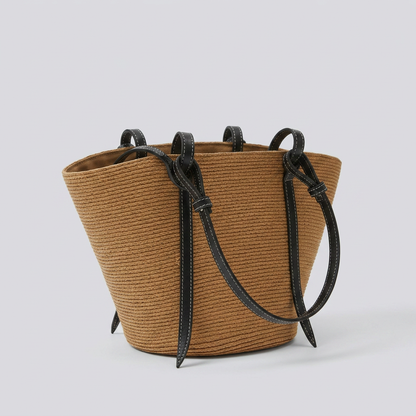 Andi Straw Bag - Plus size model