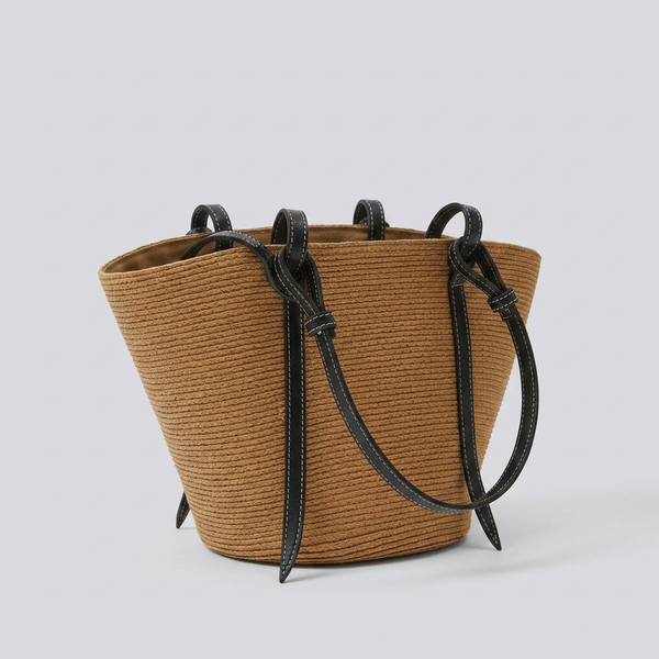 Andi Straw Bag - Plus size model