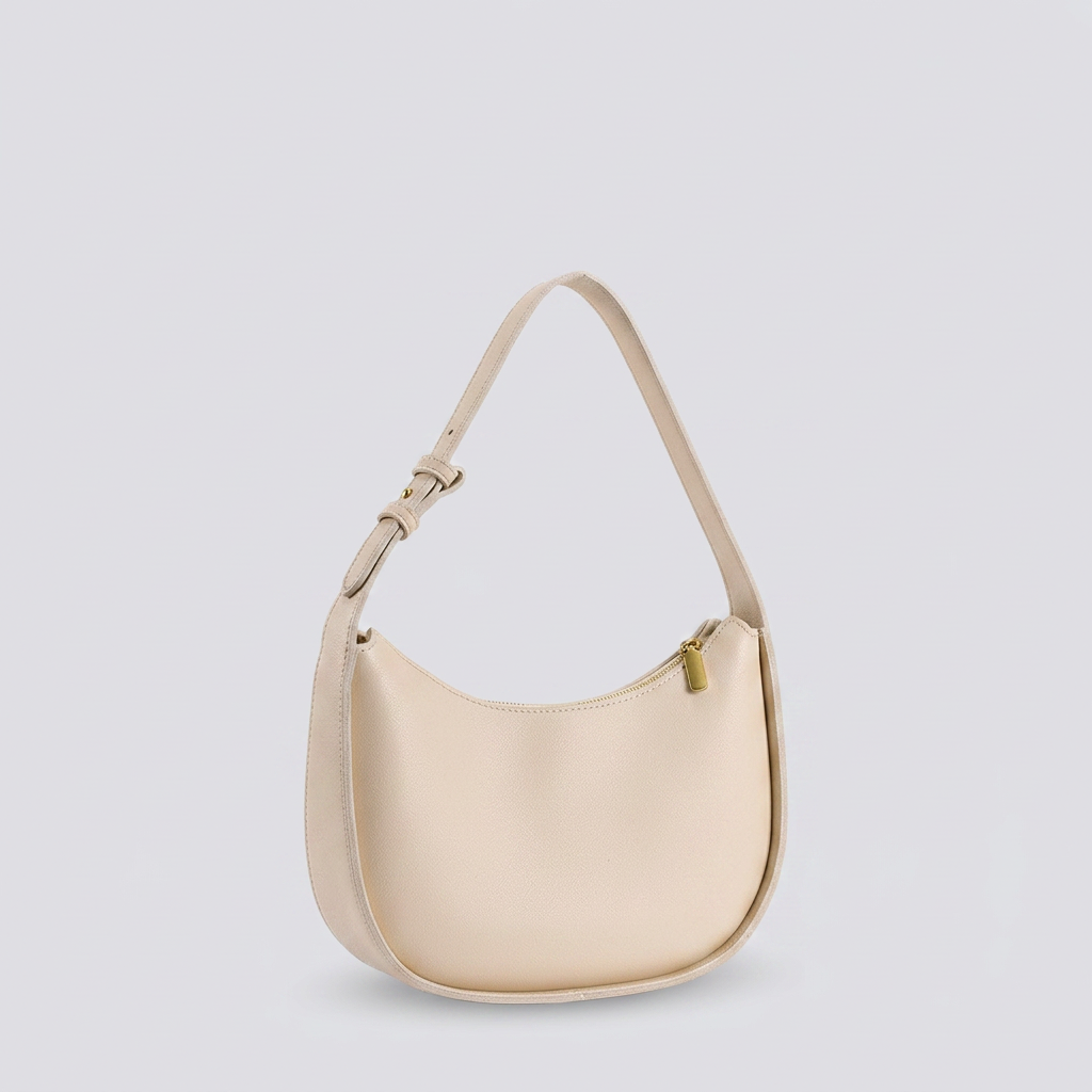 Viora | Shoulder Bag - Plus size model