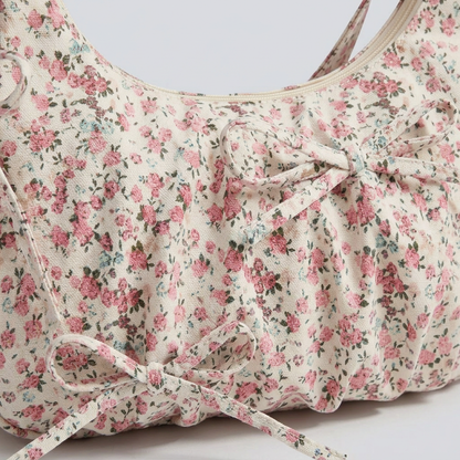 Aemi Floral Bag - Plus size model