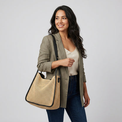 Banna | Tote Bag - Plus size model