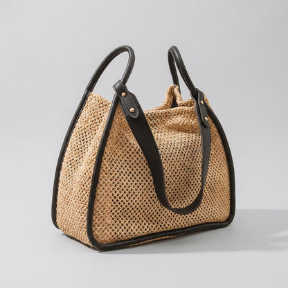 Banna | Tote Bag - Plus size model