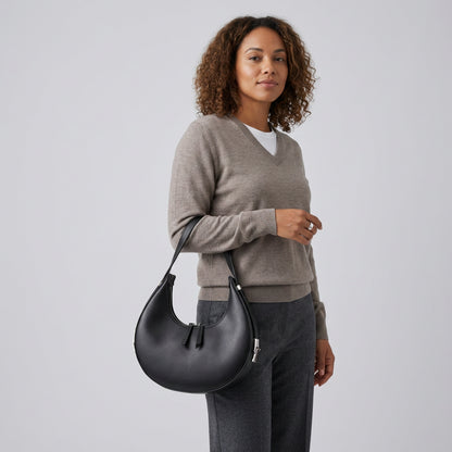 Mona | Shoulder Bag - Plus size model