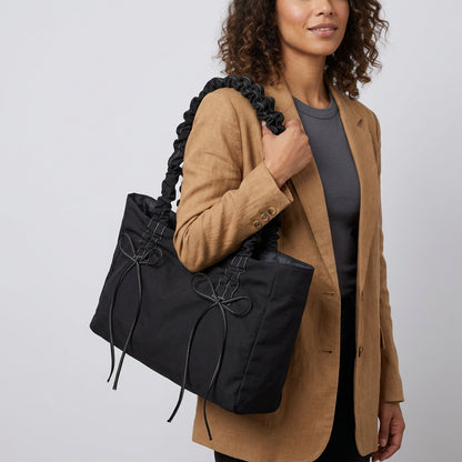 Noeda | Tote Bag - Plus size model