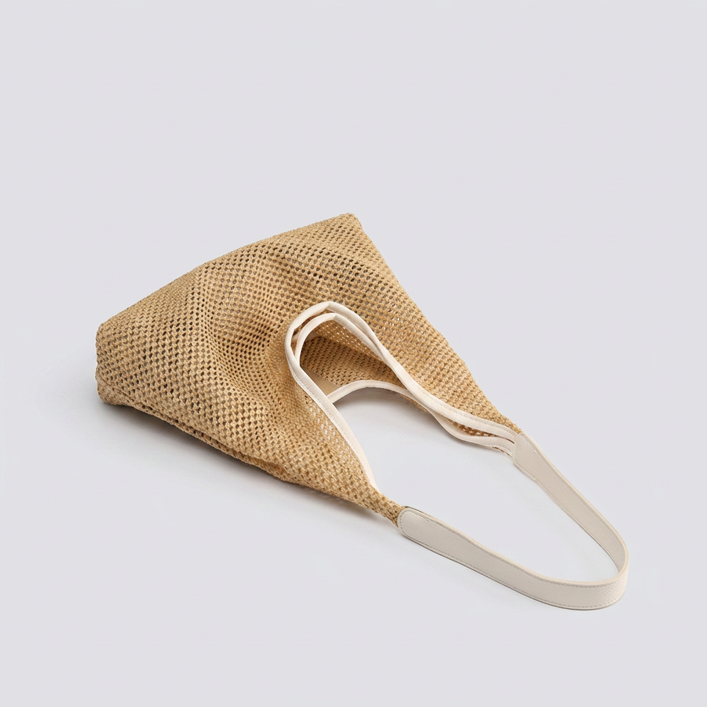 Lena | Hobo Bag - Plus size model