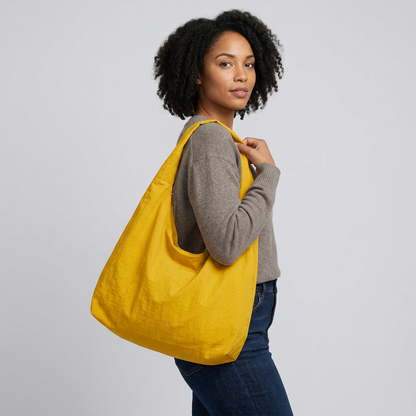 Joya | Hobo Bag - Plus size model