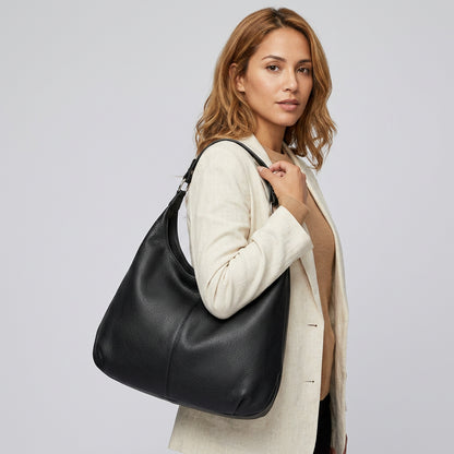 Ohana | Hobo Bag - Plus size model
