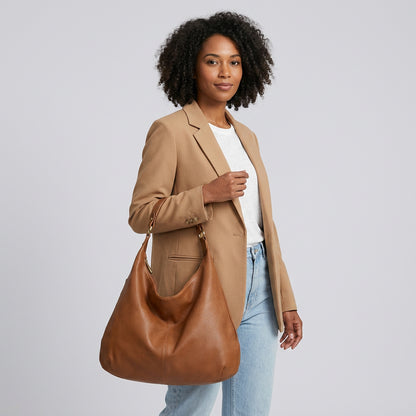 Ohana | Hobo Bag - Plus size model