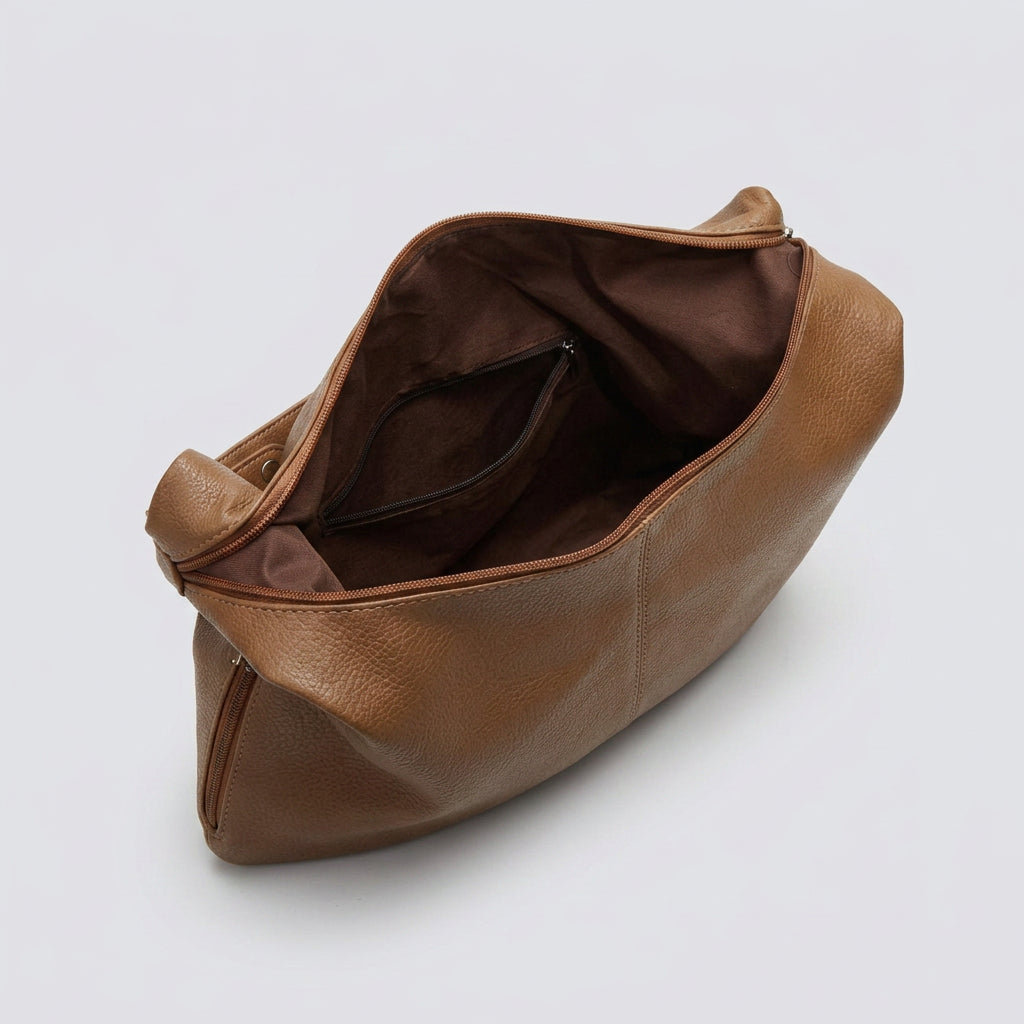 Ohana | Hobo Bag - Plus size model