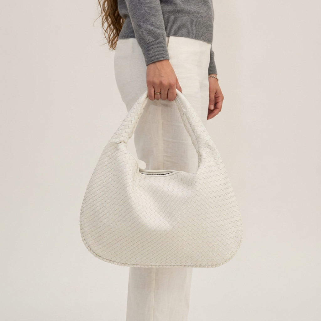 Palma | Hobo Bag - Plus size model