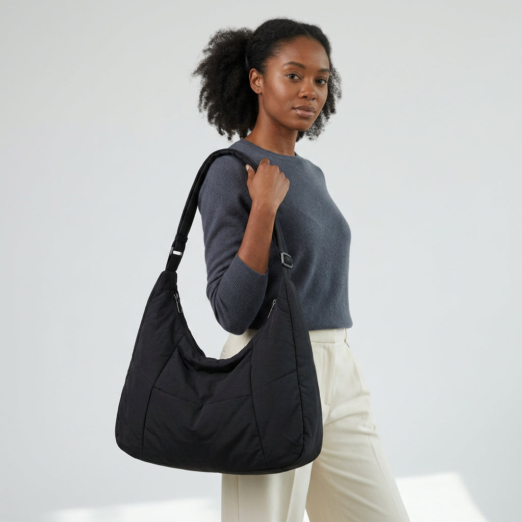 Dayah | Tote Bag - Plus size model