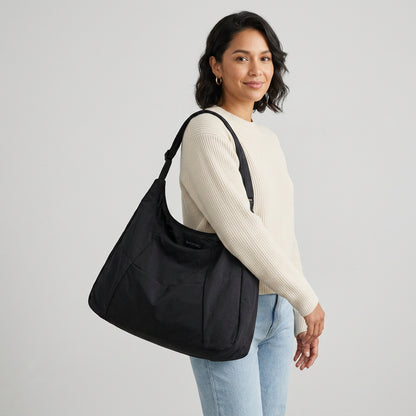 Dayah | Tote Bag - Plus size model