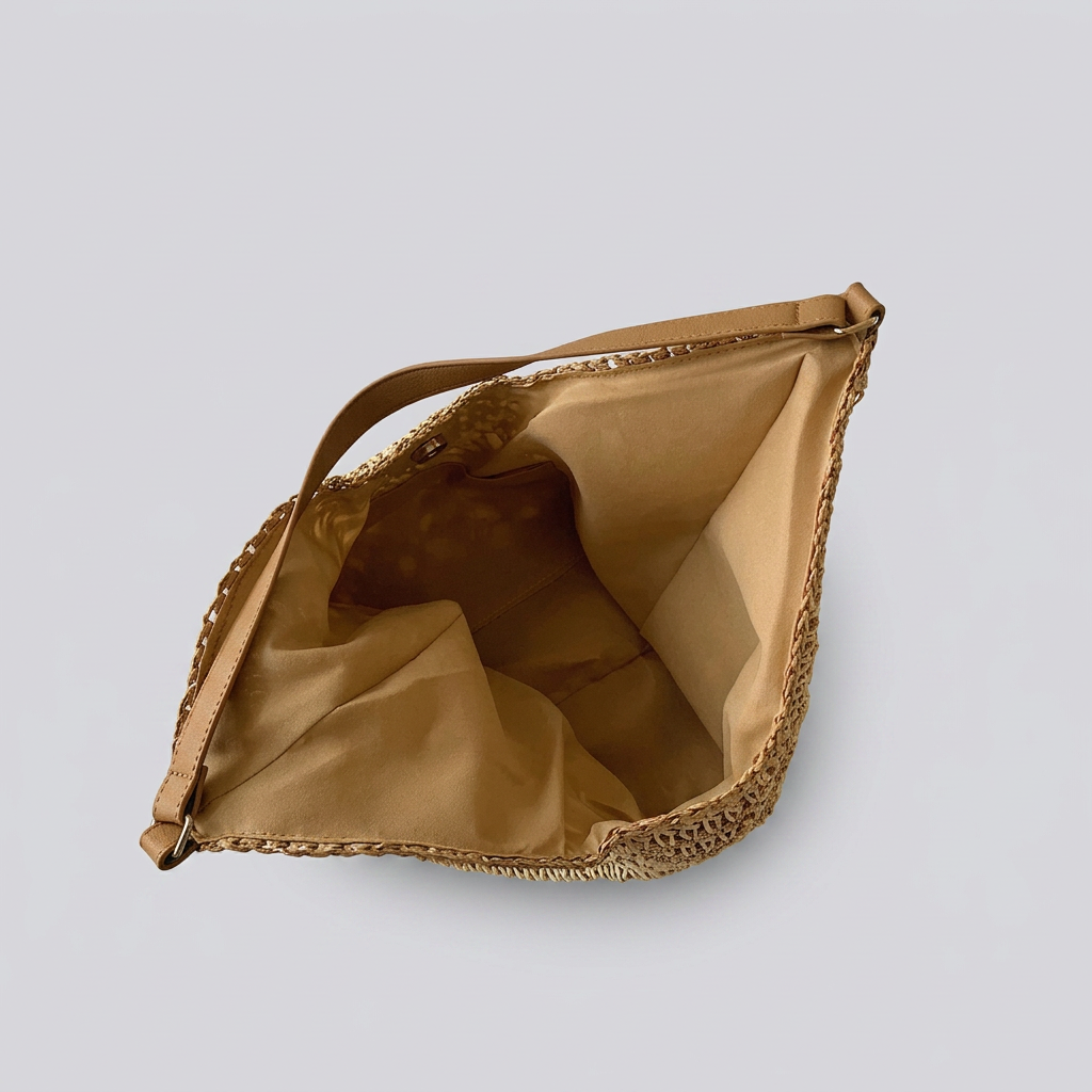 Blana | Tote Bag - Plus size model