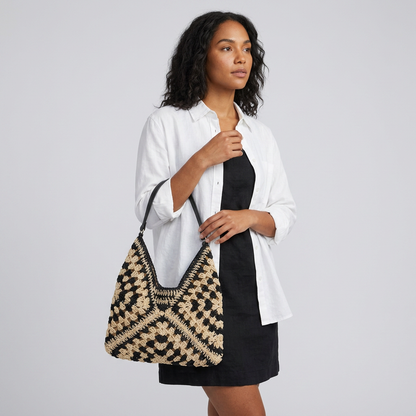 Blana | Tote Bag - Plus size model