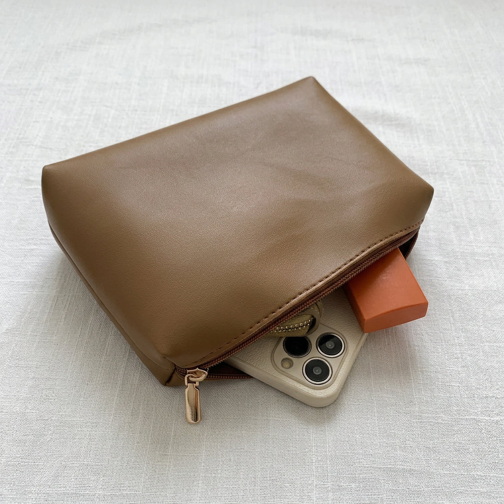 Maud | Hobo Bag - Plus size model