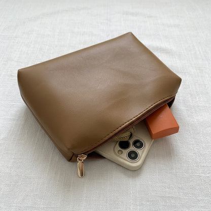 Maud | Hobo Bag - Plus size model