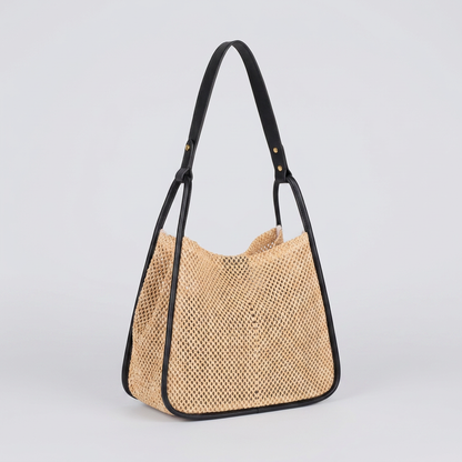 Banna | Tote Bag - Plus size model