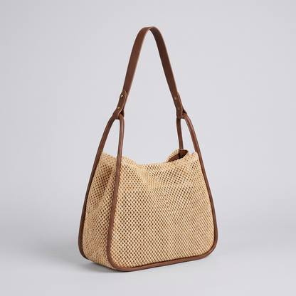 Banna | Tote Bag - Plus size model