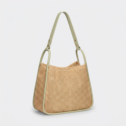 Banna | Tote Bag - Plus size model