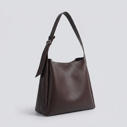 Maud | Hobo Bag - Plus size model