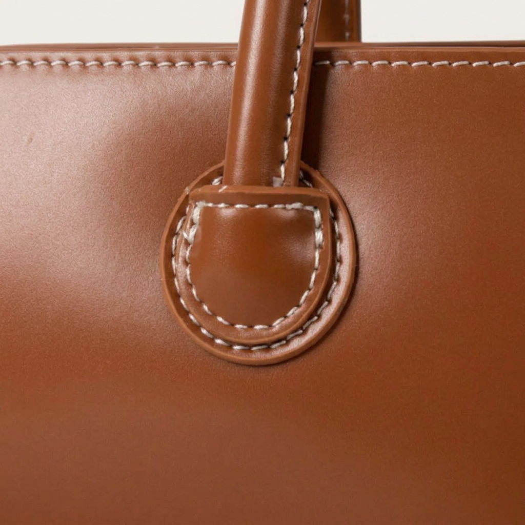 Melya | Shoulder Bag - Plus size model