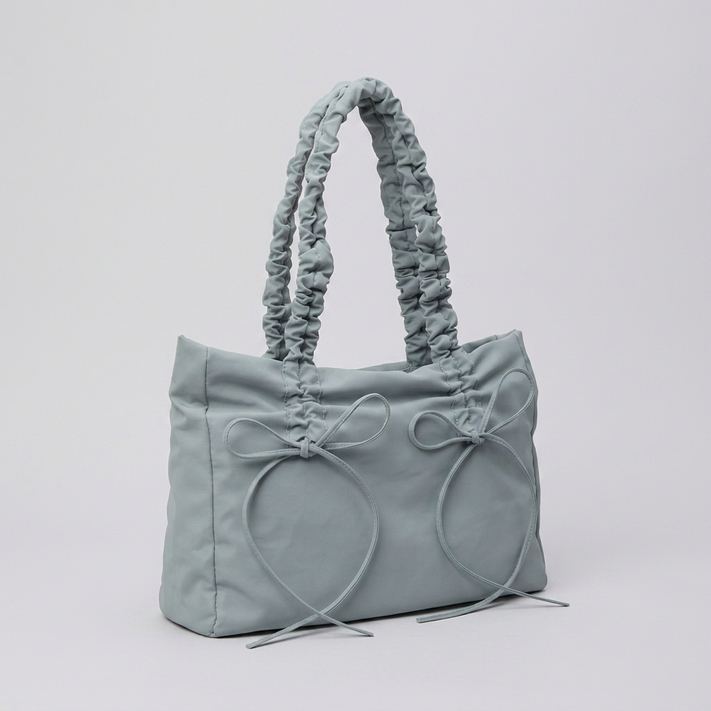 Noeda | Tote Bag - Plus size model