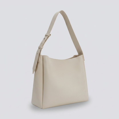 Maud | Hobo Bag - Plus size model