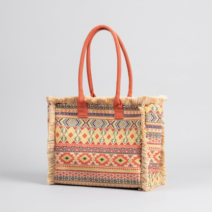 Flora | Tote Bag - Plus size model