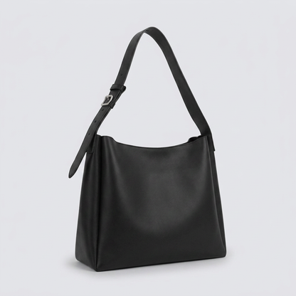 Maud | Hobo Bag - Plus size model