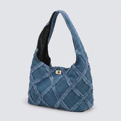Nahia | Hobo Bag - Plus size model