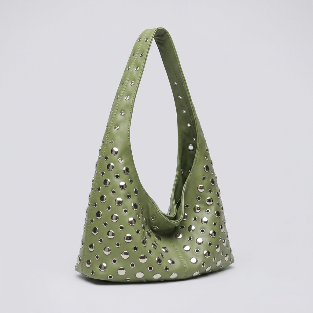 Molly | Hobo Bag - Plus size model