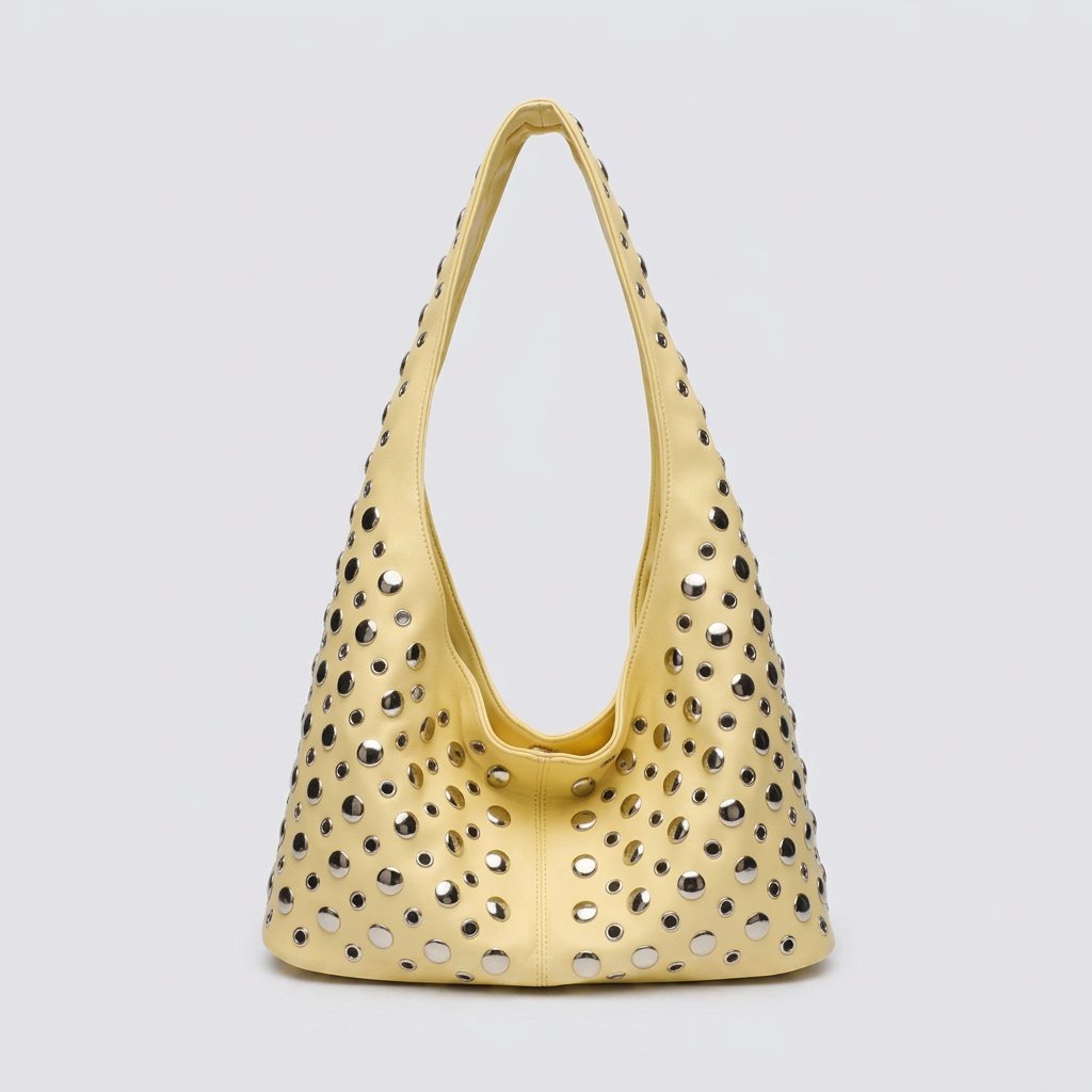 Molly | Hobo Bag - Plus size model