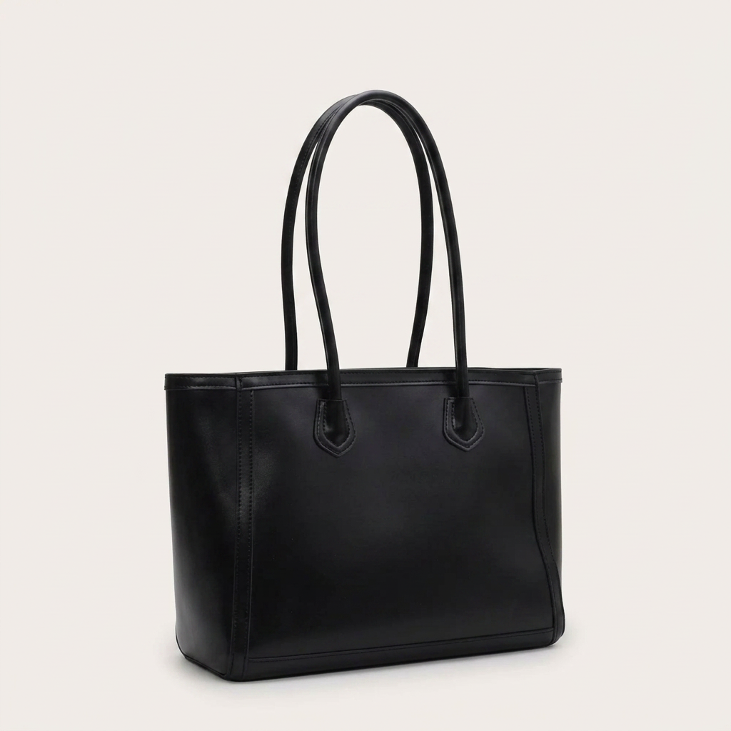 Elora | Tote Bag - Plus size model