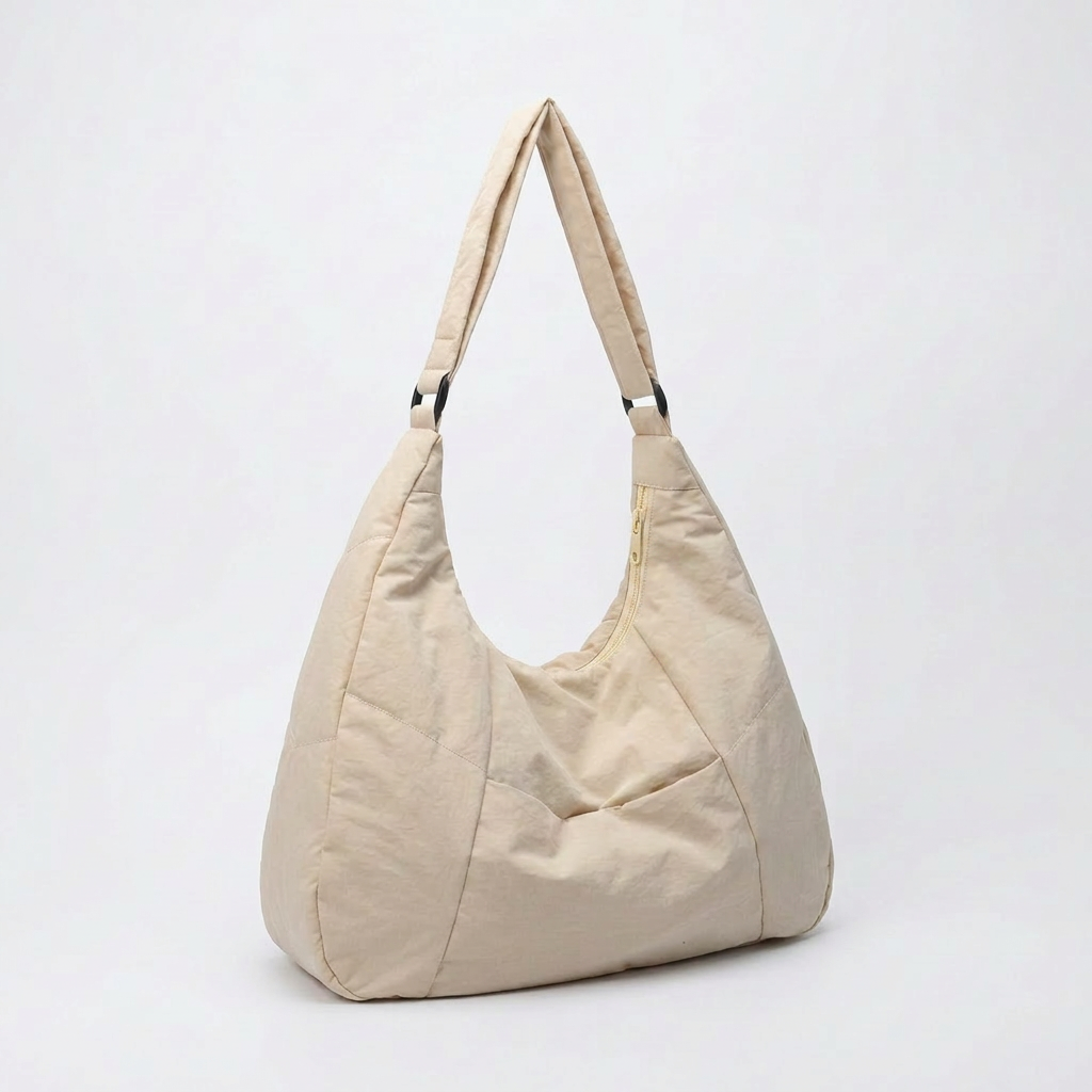 Dayah | Tote Bag - Plus size model