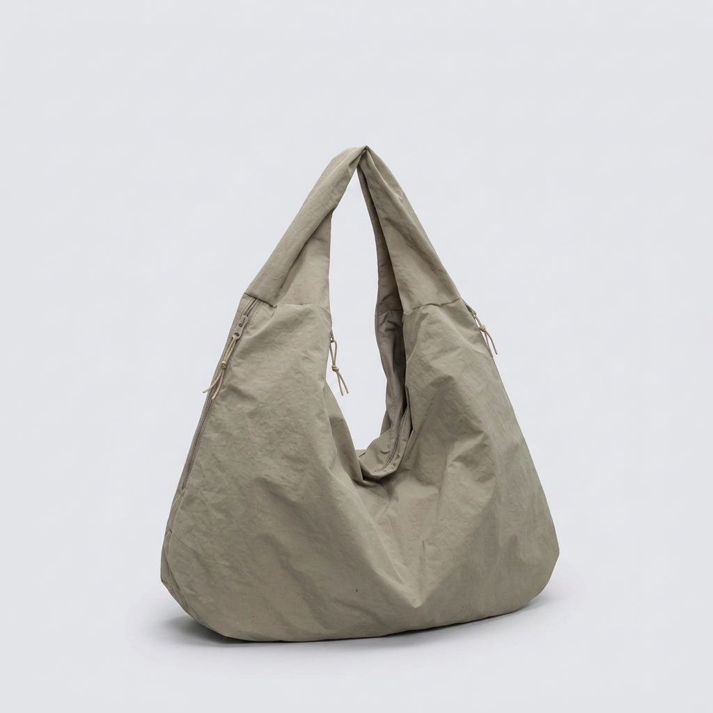 Joya | Hobo Bag - Plus size model