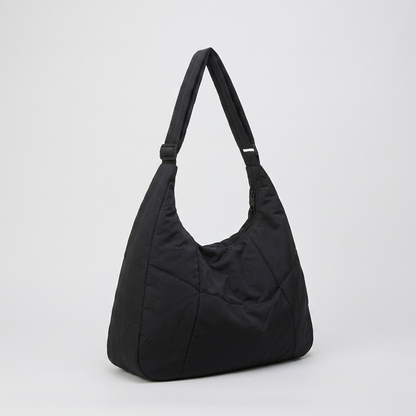 Dayah | Tote Bag - Plus size model