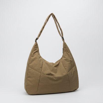Dayah | Tote Bag - Plus size model
