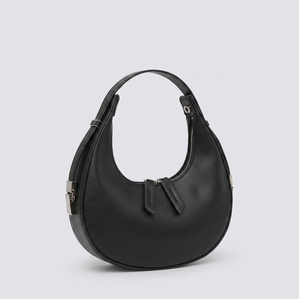 Mona | Shoulder Bag - Plus size model