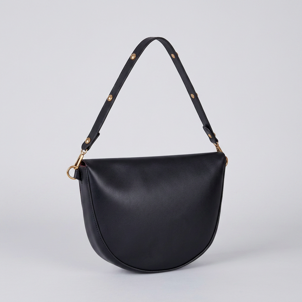 Lune | Crossbody Bag - Plus size model