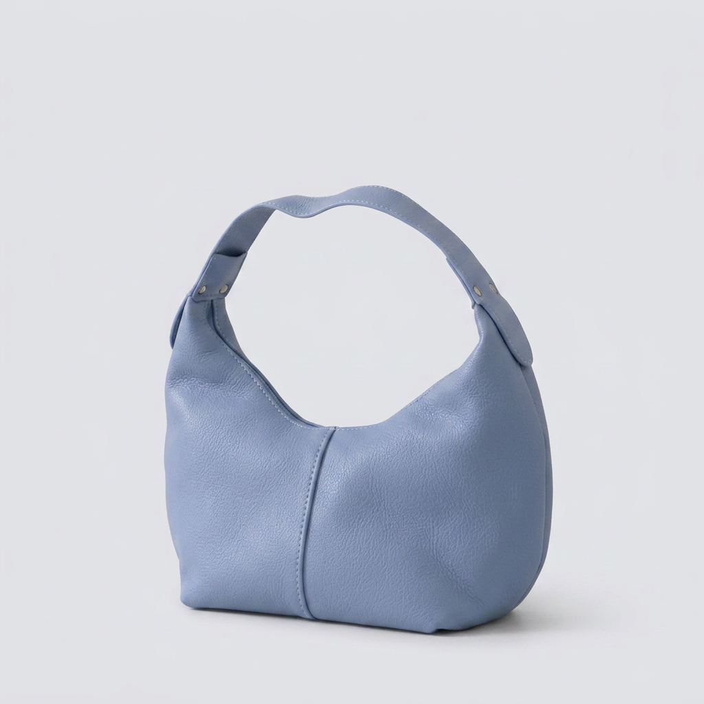 Lima | Shoulder Bag - Plus size model