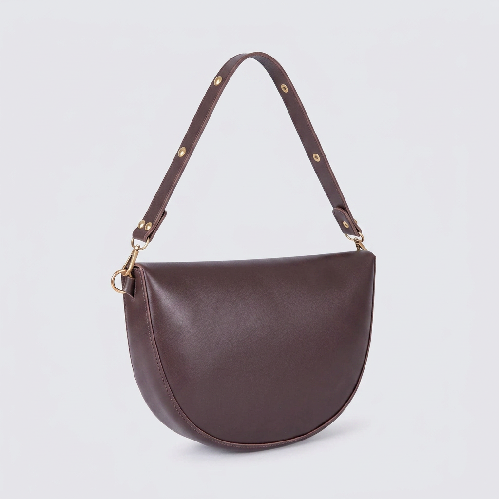 Lune | Crossbody Bag - Plus size model