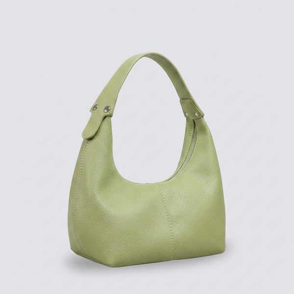 Lima | Shoulder Bag - Plus size model