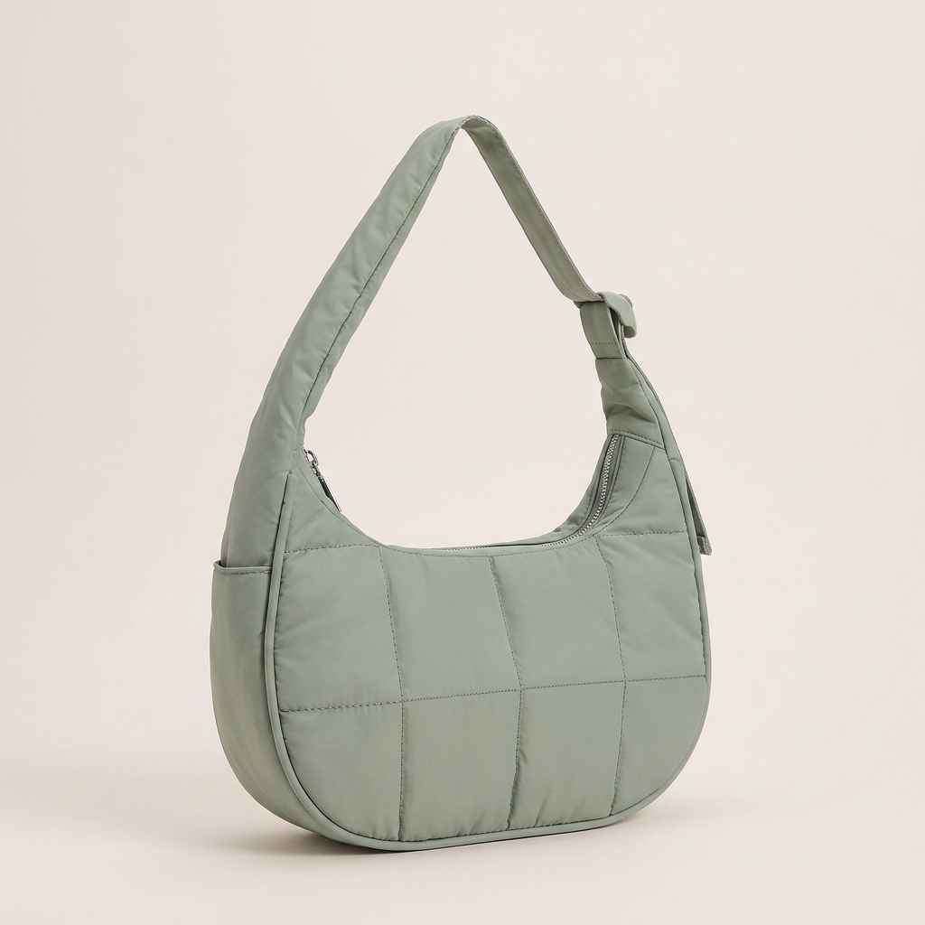 Mira | Shoulder Bag - Plus size model