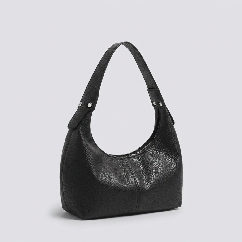Lima | Shoulder Bag - Plus size model
